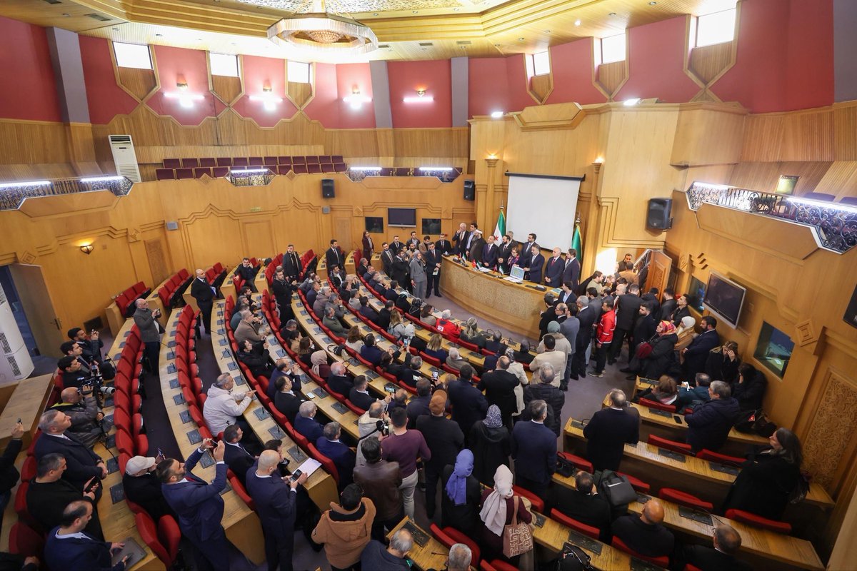 قام السفير الدكتور نوح يلماز، برفقة وفد كبير ضم محافظ غازي عنتاب السيد كمال جيبير ورئيسة بلدية غازي عنتاب الكبرى السيدة فاطمة شاهين وأعضاء البرلمان ورؤساء البلديات وعدداً من كبار المسؤولين بزيارة محافظ حلب السيد عزام الغريب.

وعقب الاجتماع، تم توقيع بروتوكولات تعاون تعزز العلاقات