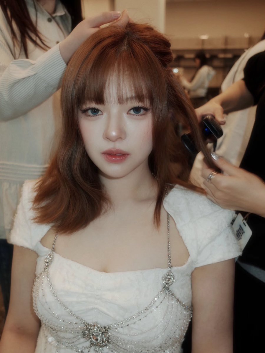 โอ้โหหหหหหหหหหห!! ความลับนางฟ้า จองยอน twice คือสีแก้มอันนี้นัวมากกก นึกว่าใช้เคาน์เตอร์แบรนด์ตลับละ 2 พัน ที่ไหนได้สรุปคือใช้บลัชของชีแมงจ้า โคตรจะเริ่ด