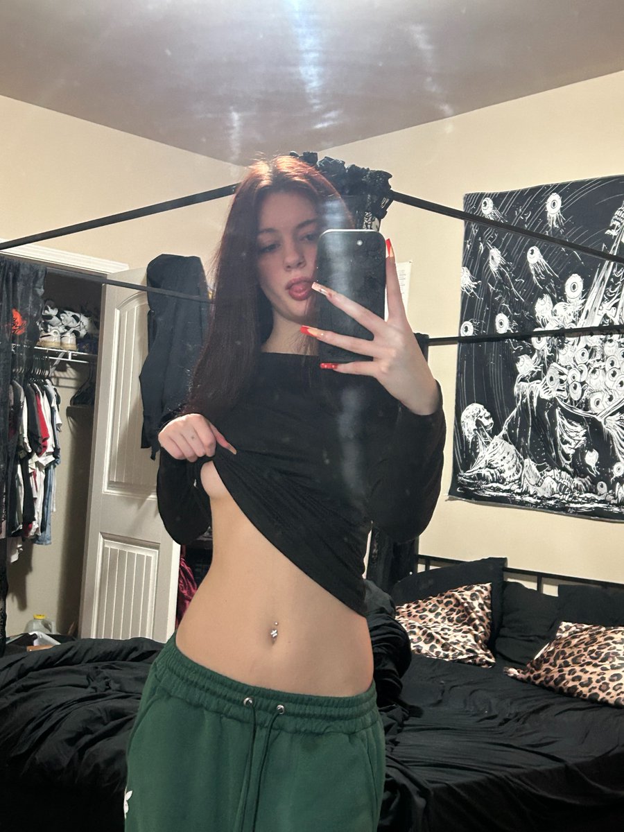 mackenzieiria's tweet photo. life eating me up dm me if you eat better thanks https://t.co/rPgyQsNhky