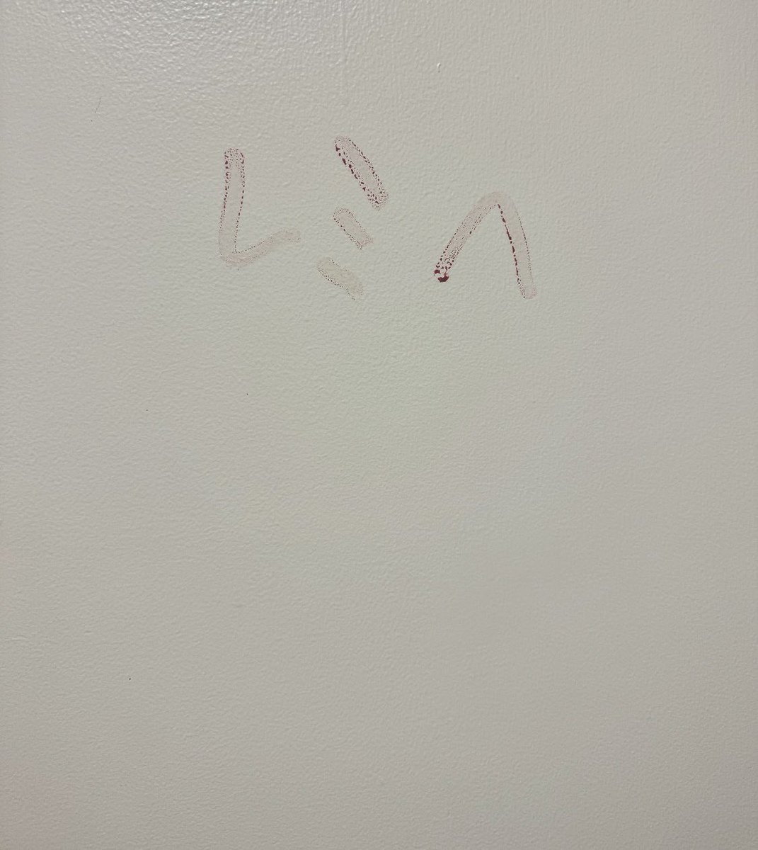 帝国劇場の9階稽古場は
舞台と同じ大きさ。
主に次月の帝劇作品が稽古を行いました。
今月と来月、カンパニー同士で
エレベータや廊下ですれ違い
エールを送りあっていました。

帝劇クロージング公演
2024年11月公演『Endless SHOCK』から
12月公演『レ・ミゼラブル』へのエールが
楽屋フロアの壁面に