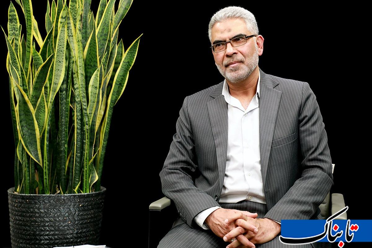 - این موج گرانی و افزایش قیمت (مسکن، خودرو و لوازم خانگی تولید داخل) را که می‌بینید، به دلیل افزایش نرخ ارز رسمی توسط دولت است.
- کالاهای اساسی در ابتدای سال آینده دوباره گران خواهد شد.

* بخش دوم مصاحبه با تابناک و فیلم مربوطه را در لینک زیر ببینید:

tabnak.ir/005hkZ