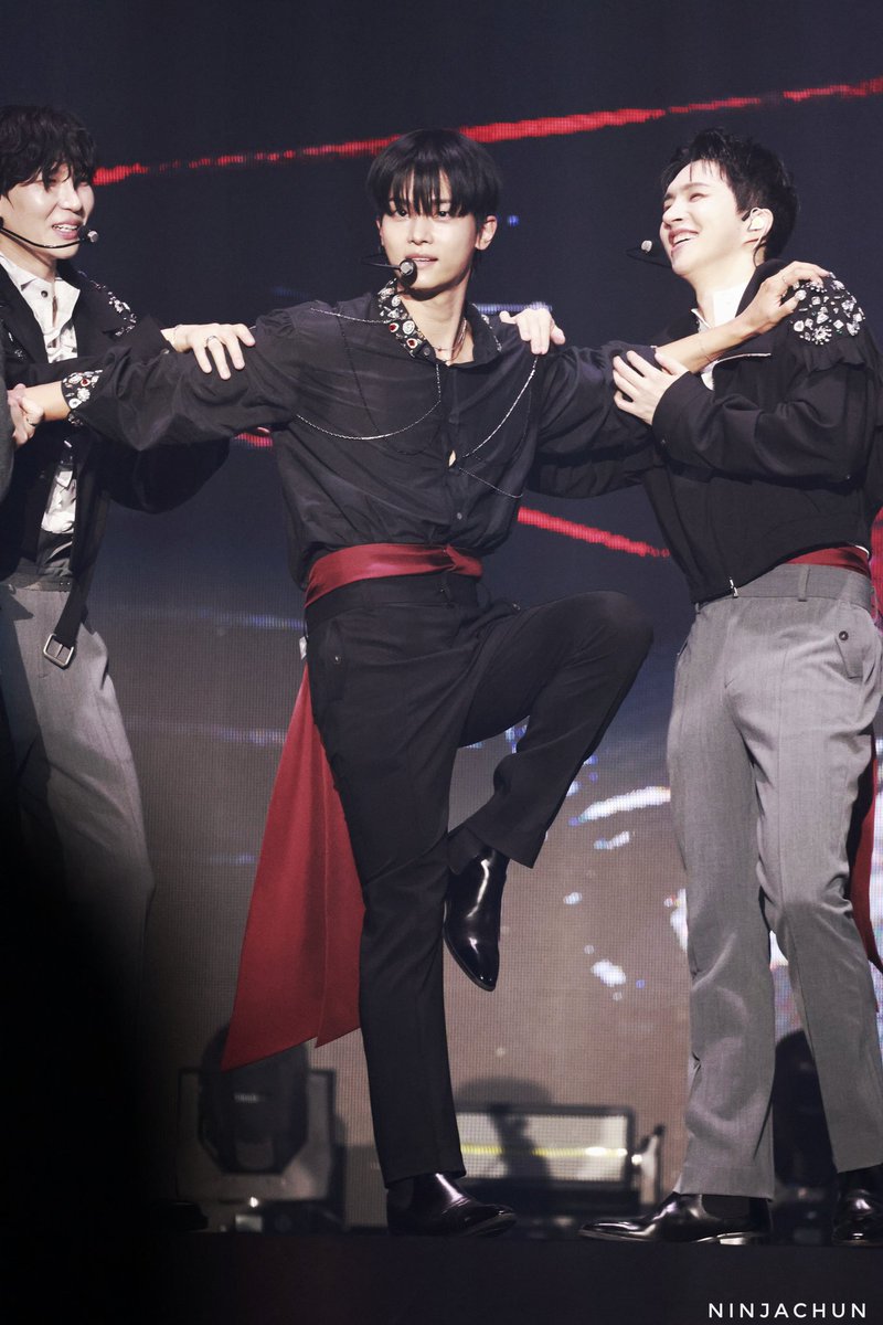 Ninja_Chun's tweet photo. 260221 VIXX 팬콘 'Case No. VIXX' 첫공

누구든 섹시한 차학연을 막을 수 없다. ㅋㅋㅋ
(혁이... 뺀 이유는 있어) 

#빅스 #VIXX #차학연 #엔
#VIXX_FAN_CONCERT
#CaseNo_VIXX
 @CHA_NNNNN https://t.co/Ox9rKCaWLf