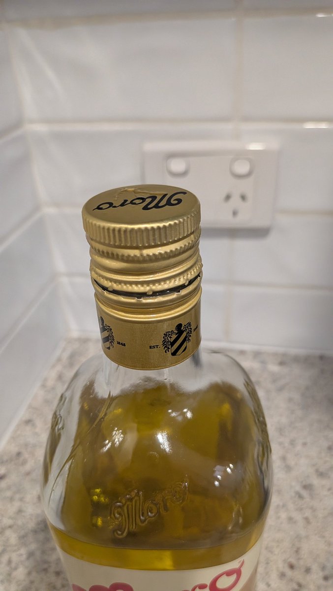 Mattys123's tweet image. Just cut my finger on the lid of the olive oil. How's your night going 🤣 #ouch