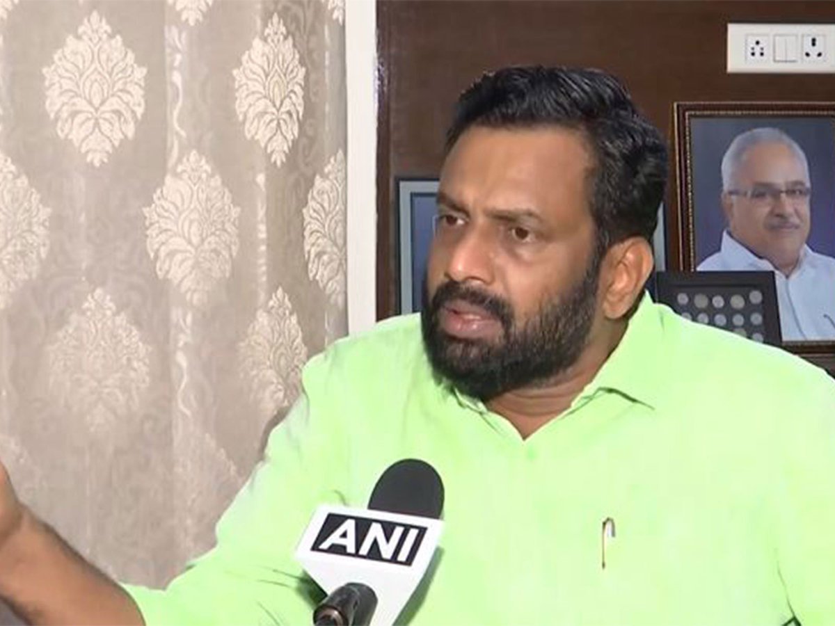 ani_digital's tweet photo. "Many other textbooks contain reckless or objectionable content," says CPI MP P Sandosh Kumar after NCERT row
Read @ANI Story | https://t.co/l84mYAuoMK
#PSandoshKumar #NCERT #class8 #CPI https://t.co/ahOUTpgjUg