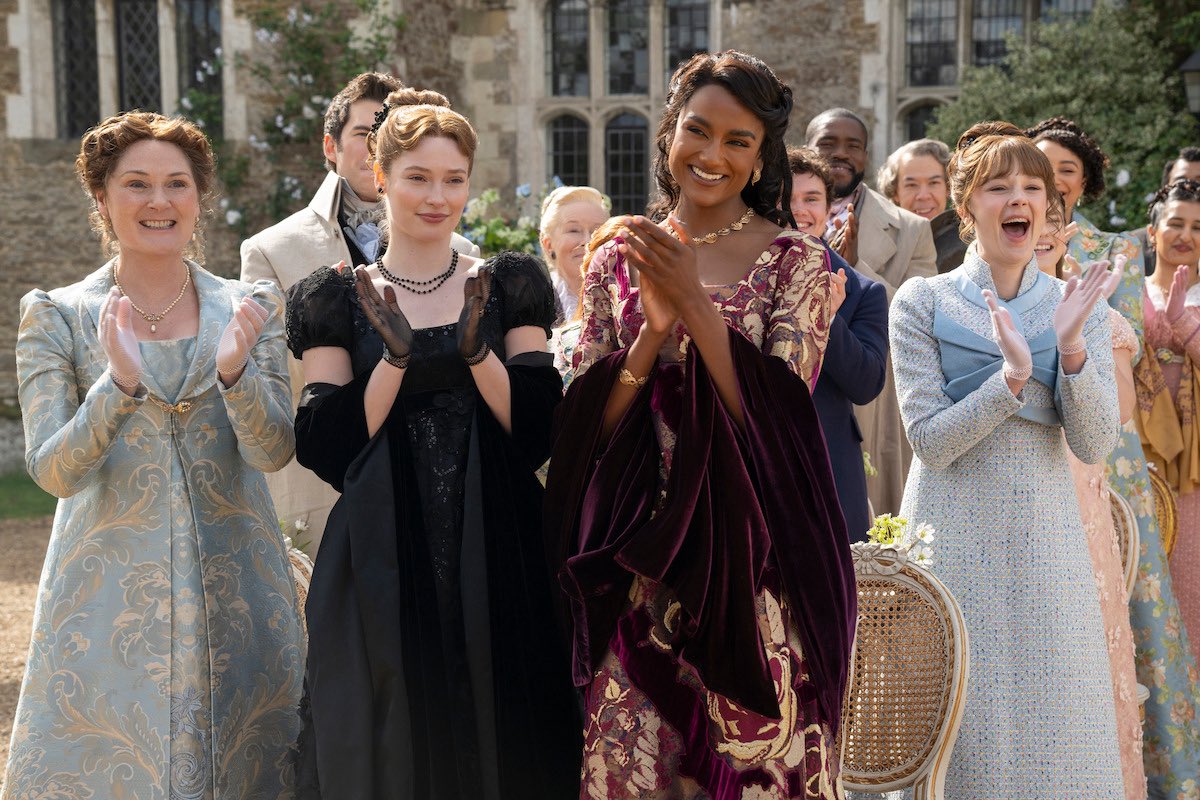 kate who tf are you looking at the bride and the groom are to your LEFT 😭😭😭😭😭