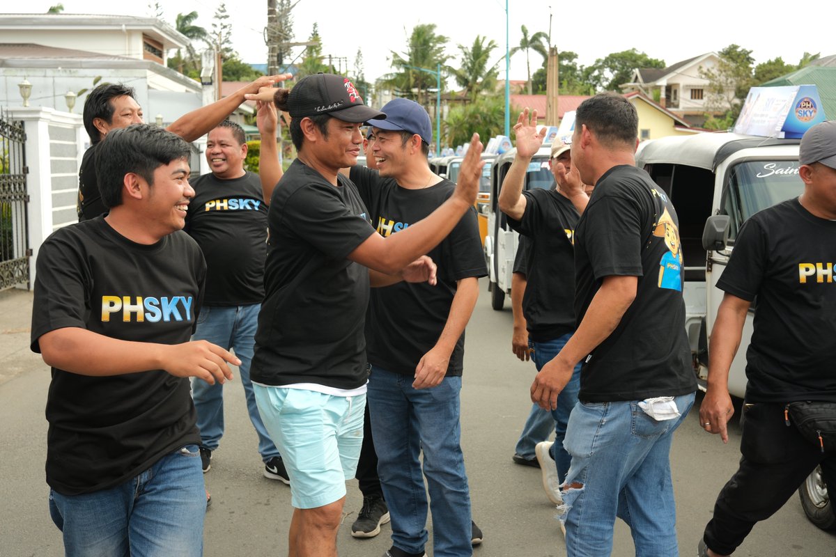 phskywinhub's tweet image. 40 Tuktuks. 💙

PHSKY supported 40 drivers with FREE lighted signages to help boost their income. 🚗✨

👉 Sign up: phsky.asia/?affiliateCode…

#PHSKY #CommunitySupport #GrowTogether