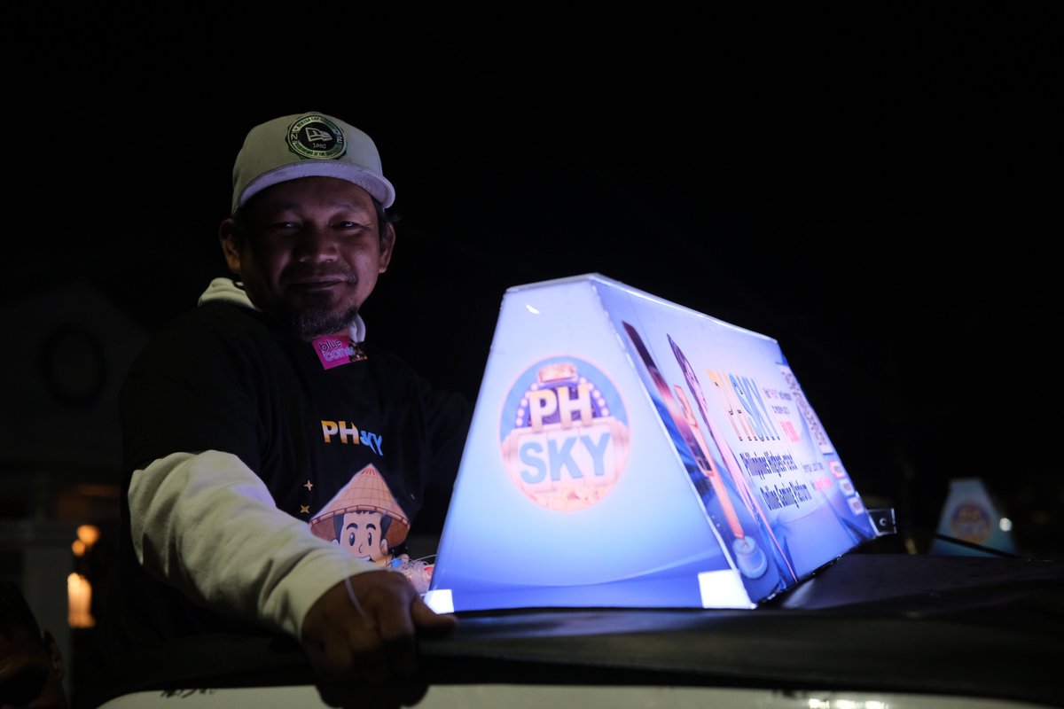 phskywinhub's tweet image. 40 Tuktuks. 💙

PHSKY supported 40 drivers with FREE lighted signages to help boost their income. 🚗✨

👉 Sign up: phsky.asia/?affiliateCode…

#PHSKY #CommunitySupport #GrowTogether