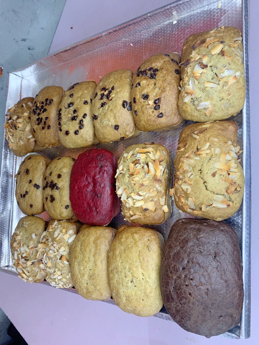 AdaTreats's tweet photo. Proof that overripe bananas still have purpose 😂🍞

Ada Treat banana bread—baked with love and good intentions 🤍
Frame 1- Medium sizes banana bread 5k
Frame2- Medium size orange banana bread 5500
Frame 3- Big sizes 10k each
Frame 4- Mini sizes, price starts from 1700-2500 https://t.co/YPdaT8LnUH