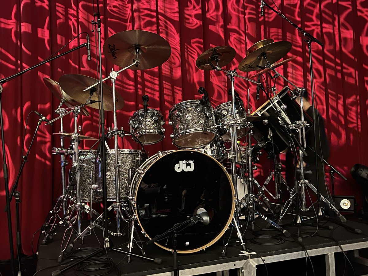 Rozeprog's tweet photo. 2月25月（水）ビルボード横浜でU.K. Revisitedを観てきました。機材トラブルもありつつ、ちょい太めになった貴公子エディの現役感は後退しつつも楽しめたライブでした。これが最後なのかと思うと😭#eddiejobson #progressiverock https://t.co/q477dthUJZ