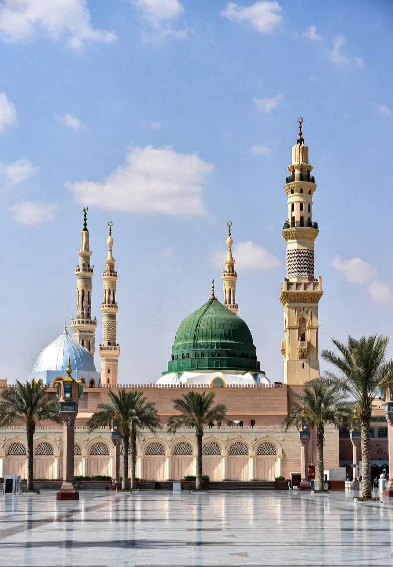 بنے ہیں دونوں جہاں شاہ دوسراﷺ کے لیے
سجی ہے محفل کونین مصطفیﷺ کے لیے
زباں کو اس لیے شیریں بیاں ملا
زباں ہے مدحت محبوب کبریاﷺ کے لیے
گداۓ کوئے مدینہ ہوں کس کا منہ دیکھوں
انہیںﷺ کی بخششیں کافی ہیں مجھ گدا کے لیے
صلی اللہ تعالی علیہ وآلہ وسلم

#قومی_زبان
RT 🔁💯👈🏻 
#TDR__now