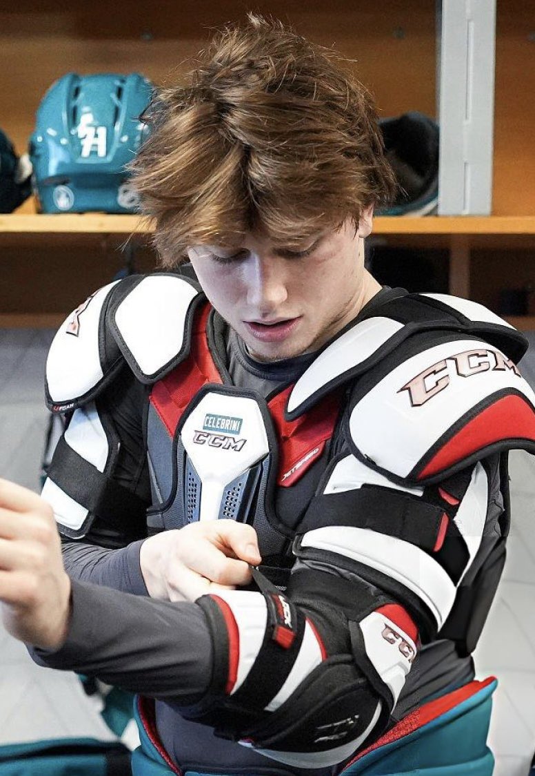 macklin might have some serious superpowers because the scratch healing like that in a day is impressive