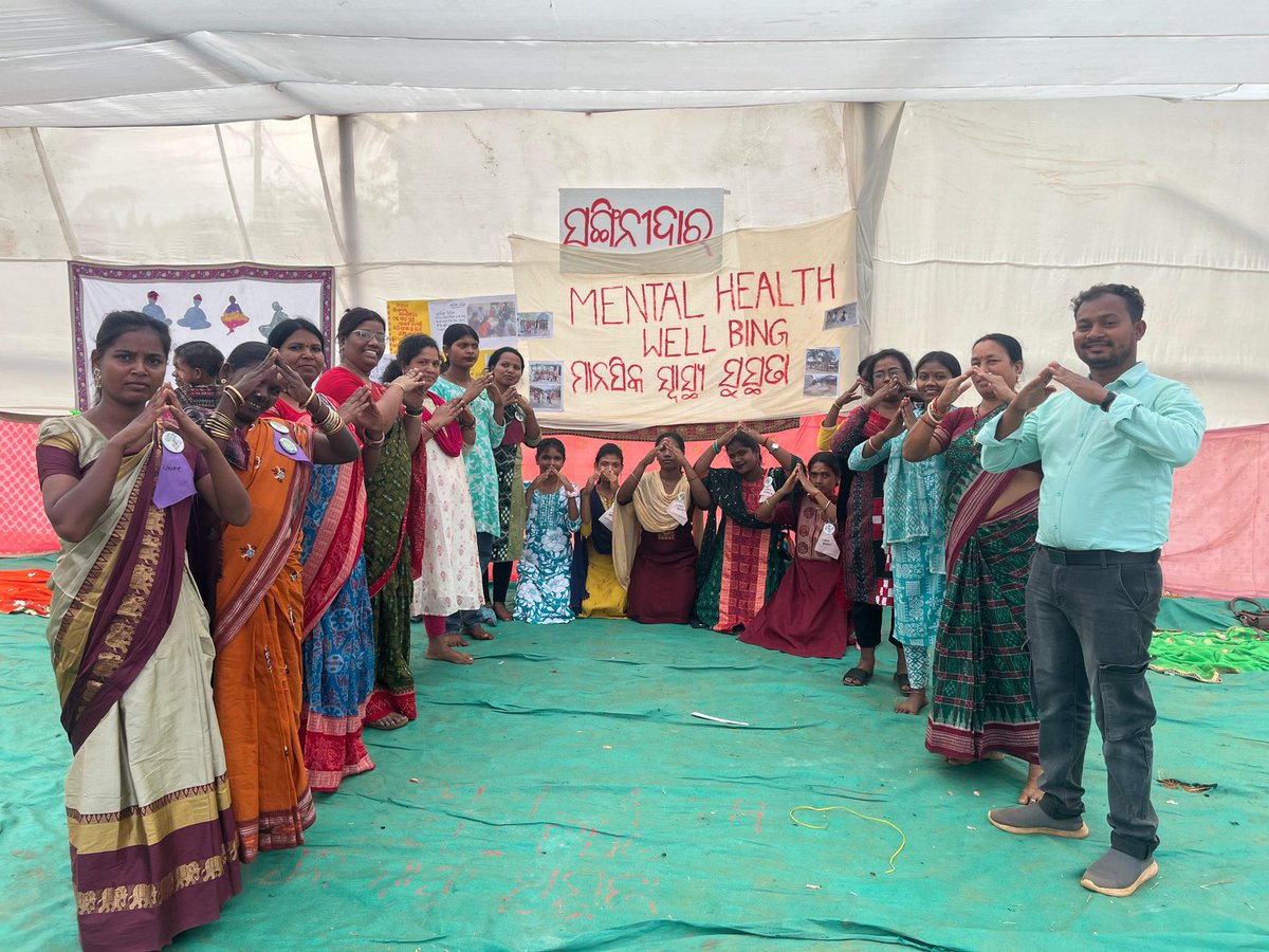 GBhoi25677's tweet image. Raygada Dist bhisamkatak thare gramin charcha hoithila, Adibashi parampara,sanskriutiupare punarjibita pain alochana hela.#gramincharcha #atmashaktitrust #msmo #12baje12minute