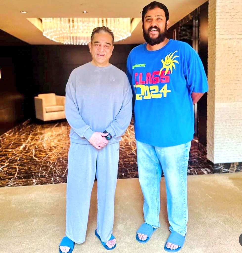 ஆண்டவர் latest🔥💪

Phahh என்னமா இருக்காரு

#KamalHaasan
#Vinvelinayagan
#Kalki2898AD