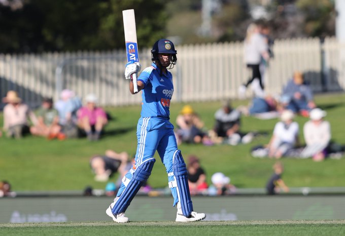 A crucial FIFTY by captain Harmanpreet Kaur 🫡