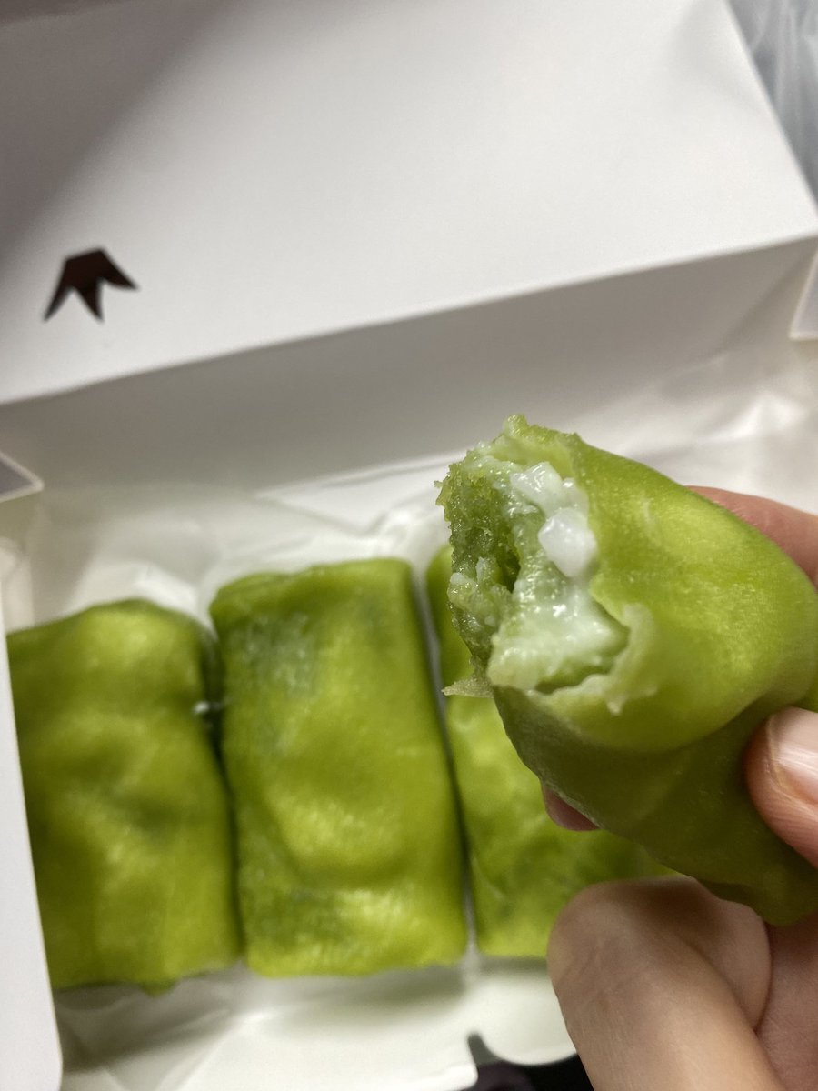 panglukung's tweet photo. ทองม้วนสดที่อยากให้แมส อร่อยจริงหยุดกินไม่ได้ https://t.co/JLuLVr6zDK