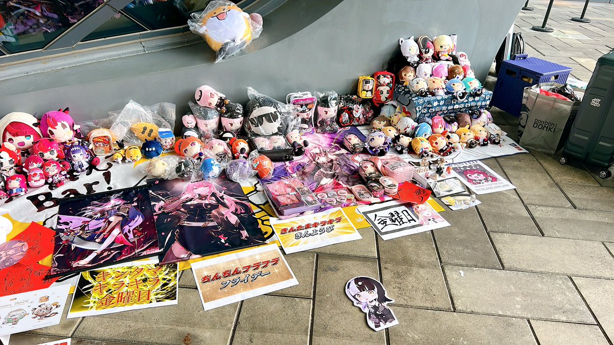 A fan gathering spot outside the venue 
#hololive
#hololiveMeet 
#hololiveSTAGE25