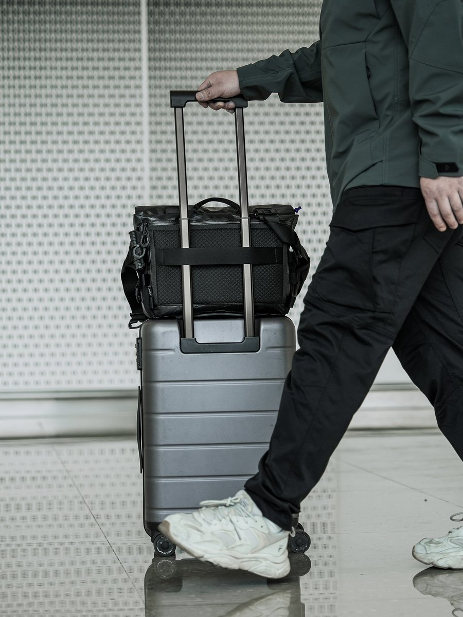 tacticalgeekedc's tweet photo. ⚙️ TacticalGeek Cache L7 Messenger Bag — Travel-Friendly Design
Rear luggage strap fits securely over rolling suitcases.
👉 Learn more on Kickstarter
https://t.co/3JOy3b4ZmR
#tacticalgeek #edc #edcgear #everydaycarry #edcbag #messengerbag #urbanedc #carrygear #tacticalstyle https://t.co/zZItcd4mjl