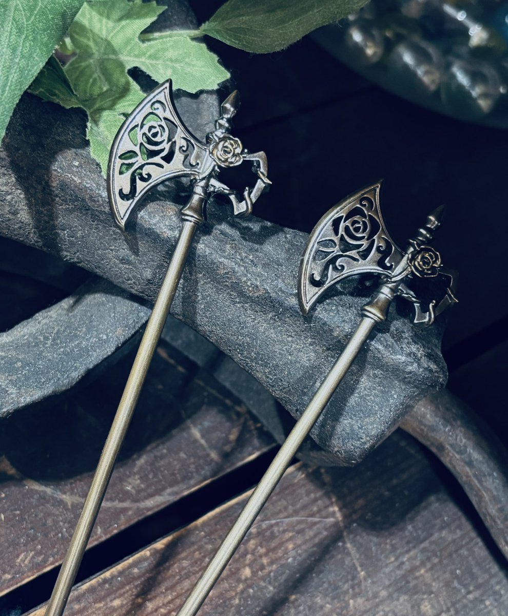 再 入 荷 情 報 】 お待たせしました❗️ 🌹紅蓮薔薇一本簪-アックス