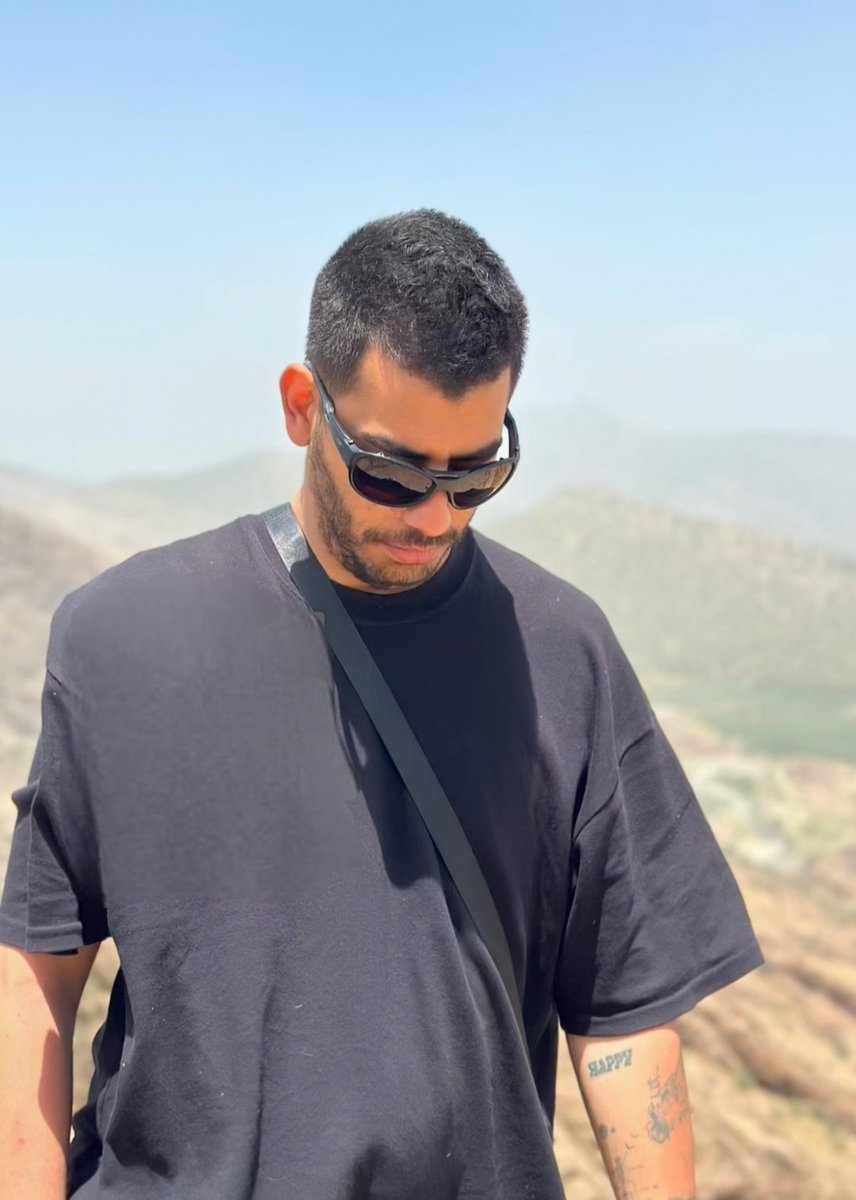 شجاع‌ترین رفیقم، میلاد بختیاری، ۲۹ ساله، به ۲۰ ماه حبس محکوم شد.
ولی میلاد، خیلی زودتر از اینا آزاد میشی بچه جونم. آزادی ایران نزدیکه، همون چیزی که بهش باور داشتی و هرگز ازش ناامید نشدی.
#میلاد_بختیاری
#جاویدشاه