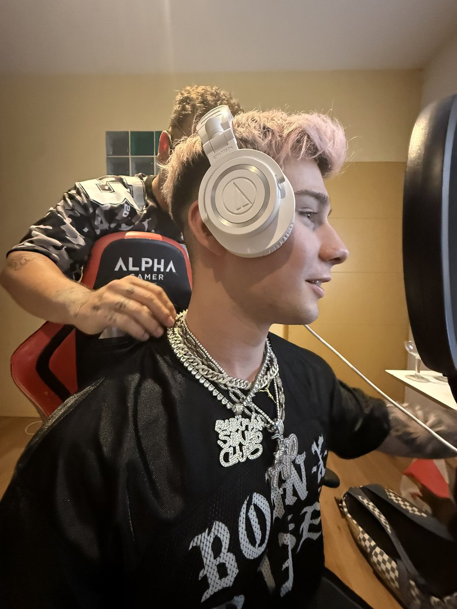 bueno pinto encadenarte <a href="/MazzaTomas/">MZZΛ</a> <a href="/asan_yf/">asan</a>