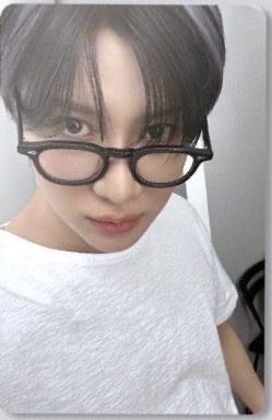 외모로 유명한 멤버 태민 . . 사진 한 장에 7만원을 태우게 만들다