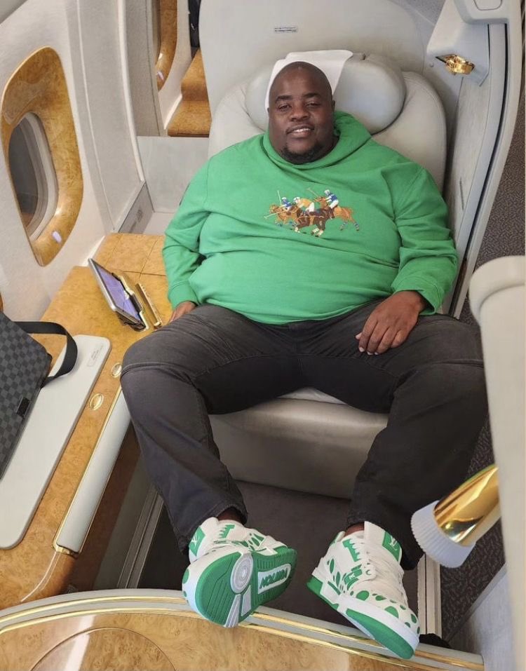 I had no idea the Zimbabwean guy who's messing up the entire African continent with stolen elections uses a Kenyan passport to travel 

We are really and truly fvcked