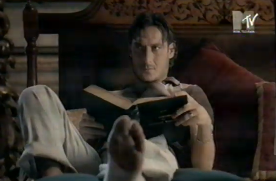 Sebagai akun Info Serie A(kuntansi) yang NETRAL &amp; STOIK, ini sangat menarik. Toge ada benernya, Agate ada benernya.

1. Mbanya betul

Semua merefer ke IFRS. RnD cost boleh dikapitalisasi jika memenuhi beberapa syarat: Bisa diperhitungkan secara andal, memiliki future economic