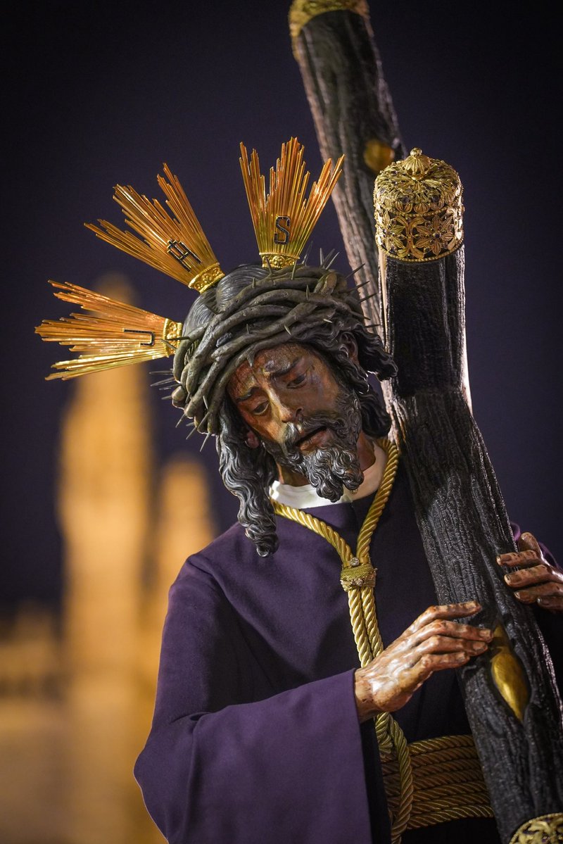 En los días malos estás TÚ.
En los días buenos estás TÚ.

Viernes del Señor. 💜