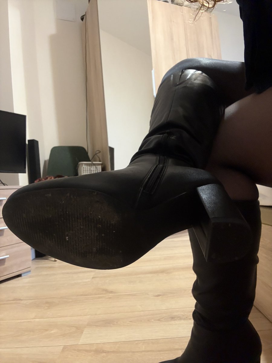je vais à paris aujourd'hui. et j'aurais ces bottes 😛