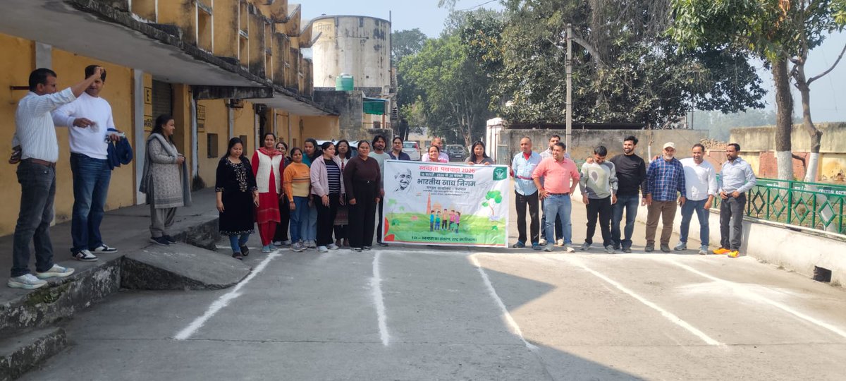 FciKarnal's tweet photo. #स्वच्छतापखवाड़ा2026 सफाई अभियान के अंतर्गत दिनांक 26.02.2026 को #भारतीय_खाद्य_निगम, मंडल कार्यालय करनाल में  "Running Trophy" कार्यक्रम आयोजित किया गया जिसमें कर्मचारियों द्वारा बढ़-चढ़कर भागीदारी निभाई गई। 
 @FCI_Delhi @FCI_India
@FCIHARYANA #SwachhtaHiSeva
#स्वच्छता https://t.co/Hb5kWXtuTw