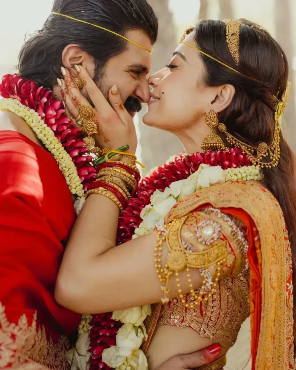 weddingaroundus's tweet photo. ❤️ EXCLUSIVE: The wedding pictures of Rashmika Mandanna and Vijay Deverakonda are finally here and they are absolutely breathtaking! 

Every frame is pure magic, filled with love, elegance, and dreamy vibes. 

#weddingsaroundus #weddingideas #RashmikaMandanna #ViroshWedding https://t.co/IrYhWzY3xd