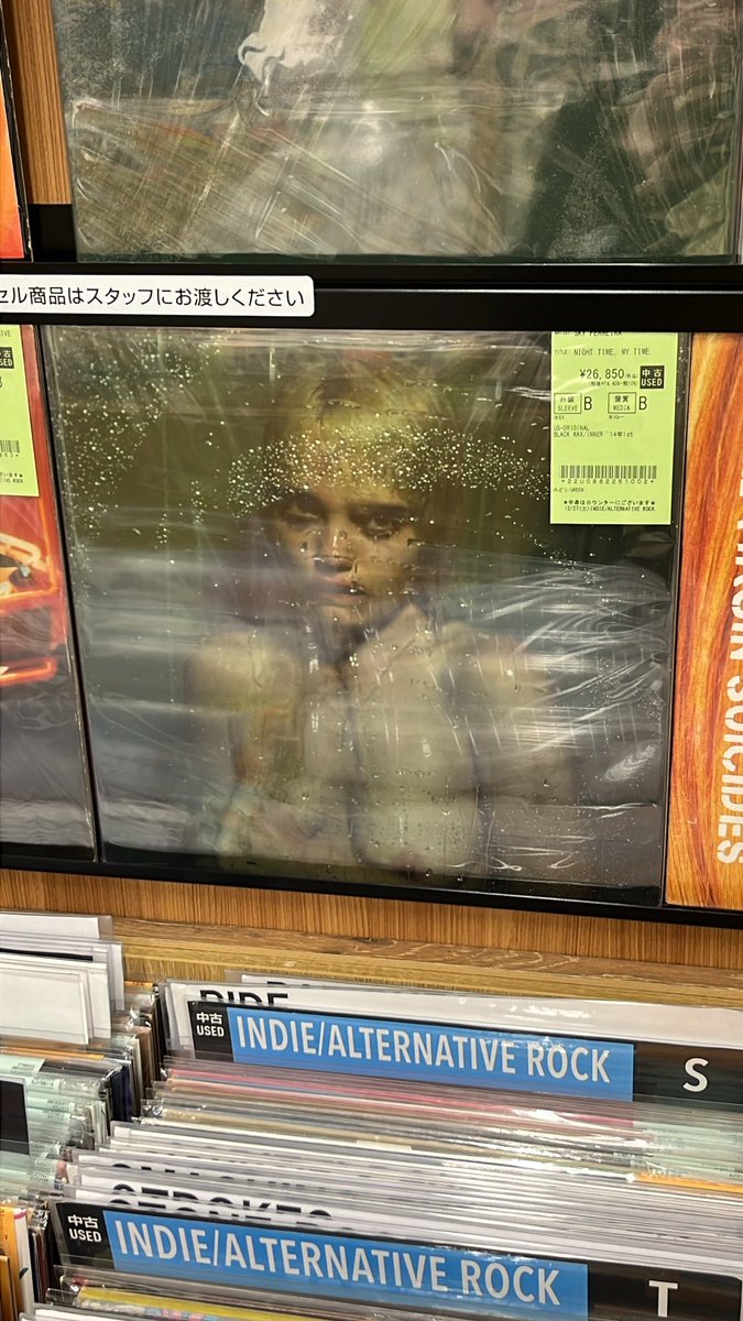 ribbonmia's tweet photo. gasped when i saw this in shibuya parco.. https://t.co/0trDC9dBAF