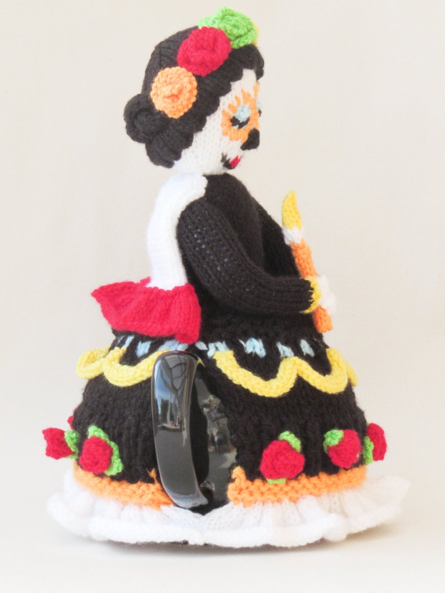 TeaCosyFolk's tweet image. Bring a burst of colour to your brew with the Day of the Dead Tea Cosy — a fiesta for your teapot!
 teacosyfolk.co.uk/day-of-the-dea…
#DayOfTheDead #DiaDeLosMuertos #skull #knit #knitting #KnittingPattern #teacosy #TeaCosyFolk #tealover
