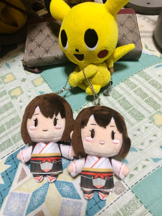 腕にボールチェーンマスコットを持たせると、ファンタジーの奴○商人