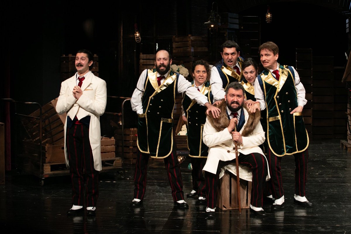 unsalhalil's tweet photo. İzmir Şehir Tiyatroları'nın @izbbst ilk Brecht prodüksiyonu ‘Arturo Ui'nin Önlenebilir Tırmanışı' ilk gösterimi yaptı. Kendi adıma konuşmam gerekirse çok öğretici bir prova süreci oldu. Bu süreç için Ümit Aydoğdu ve Arzu Turan Aydoğdu'ya teşekkürlerimle...

Tüm ekibe başarılar!🎭 https://t.co/t3XOe7hPTX
