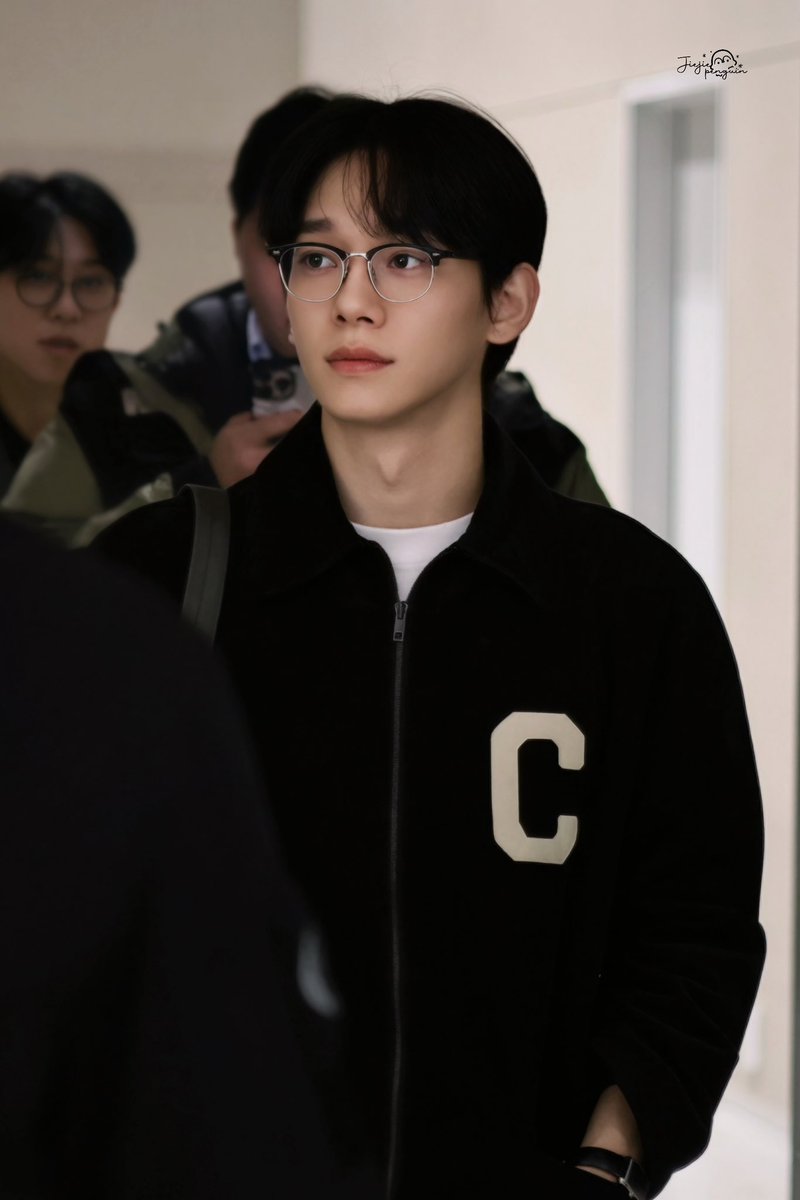 HE IS SO HANDSOME WHAT THE HELL