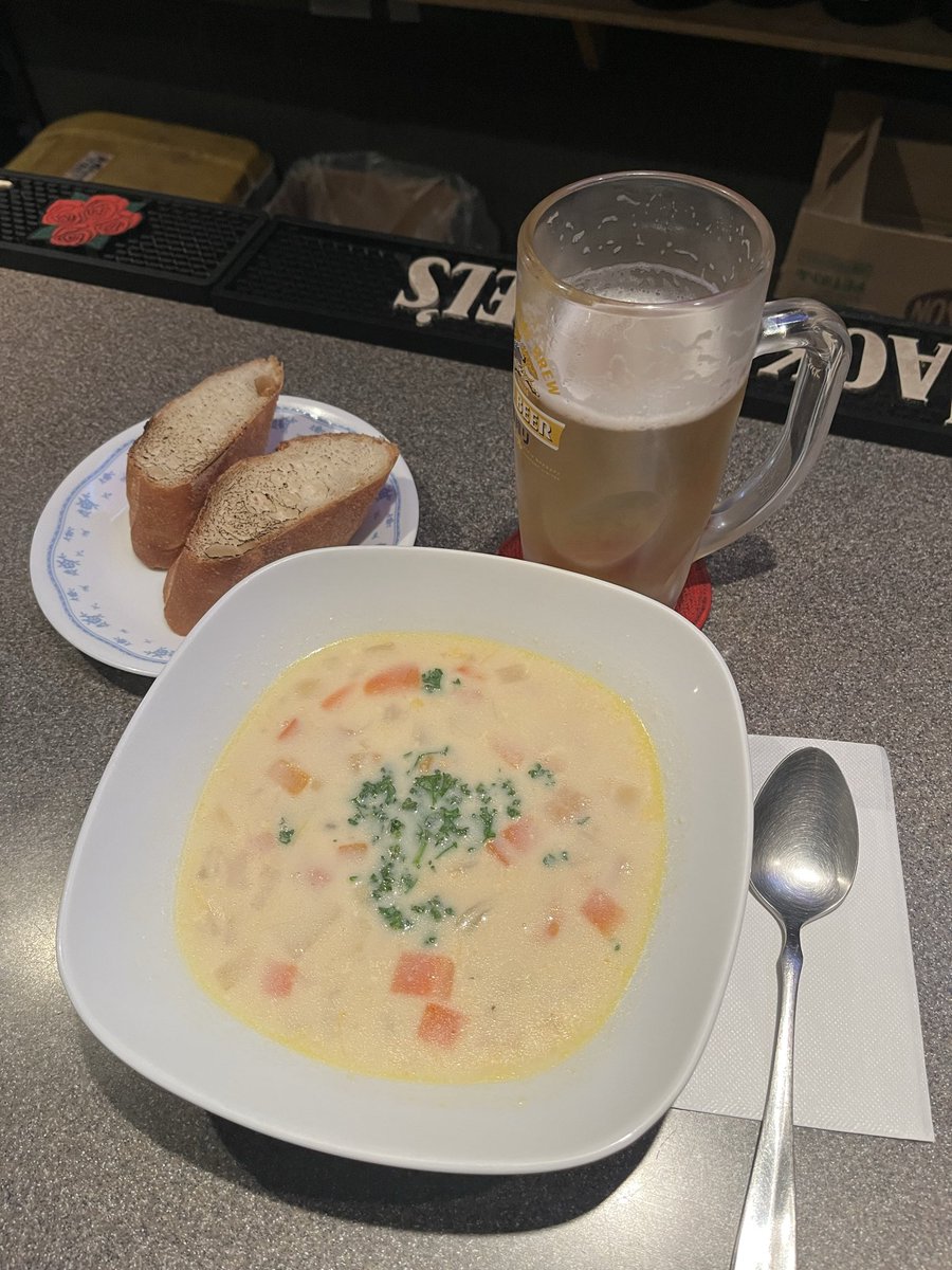 72_chikako's tweet photo. いただきまーす。
#赤坂カンティーナ　#ゆったりカンティーナ　#オーナー気まぐれ料理 https://t.co/eAROKE6IpM