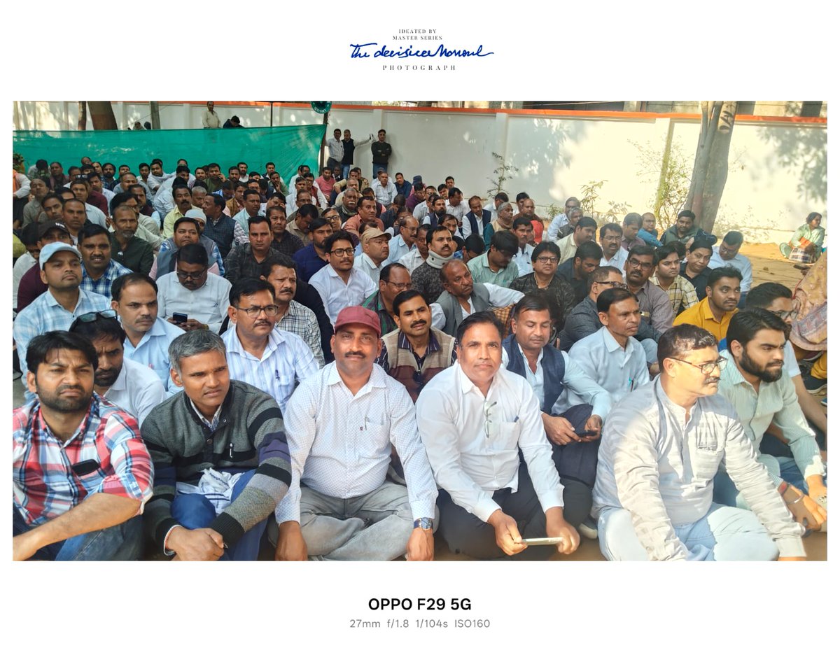 #JusticeForTeachers 
TET पात्रता परीक्षा के विरोध में हुआ विशाल धरना 
<a href="/DrDCSHARMAUPPSS/">Dr Dinesh Chandra Sharma</a> <a href="/VinodYa03162065/">विनोद कुमार यादव</a>