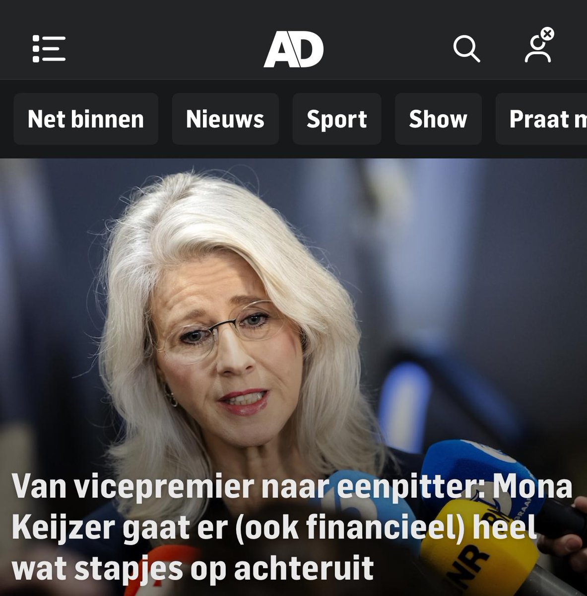 Stapje voor stapje moet het een soort van logisch en voorstelbaar gemaakt worden dat ze zich bij de Groep Markuszower gaat aansluiten. De centraal aangestuurde krantjes Algemeen Dagblad en De Telegraaf zijn er maar druk mee en dat maakt die beeldvorming behoorlijk verdacht.