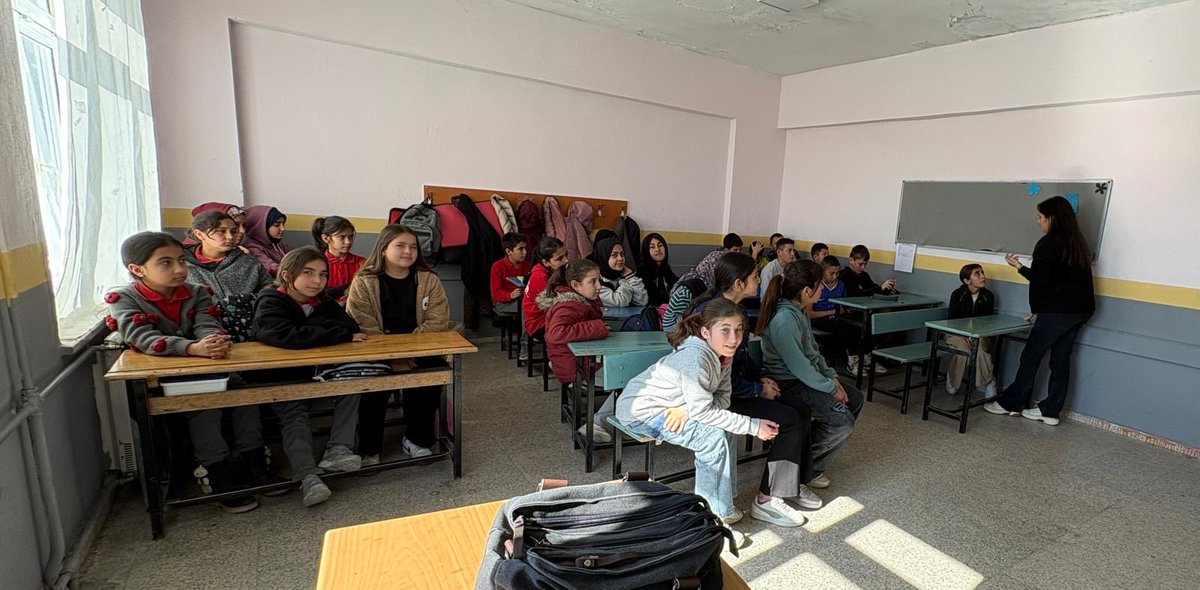 Mutram33's tweet photo. Rehber öğretmeni bulunmayan köy okullarına yönelik ziyaretlerimiz planlanan takvim doğrultusunda sürdürülmektedir.
Sakız İlkokulu,Ortaokulu ve Alaçam İlkokulunda genel yerel hedefler kapsamında gerçekleştirilen etkinlikler tamamlanmıştır.
@MersinMEM @mut_mem @erddlk33 https://t.co/wQojq2amWY