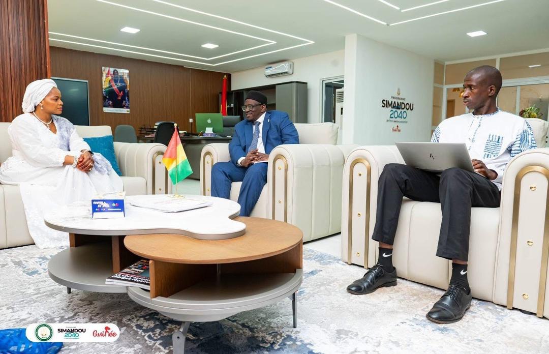 ECA_OFFICIAL's tweet image. #DigitalTransformation is about improving lives. 
In Conakry, ECA met with Minister Mourana Soumah to advance Guinea’s e-health project. By localizing the eFiche platform, we’re using AI-driven automation to empower patients and strengthen healthcare data. 
#EHealth #Innovation