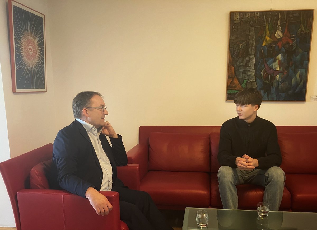 AustriainKosovo's tweet photo. Congrats to Nikola Trajkovic, winner of the #YouthDrawTheLine🎨 contest and becoming Austrian Ambassador for a Day!
He met Ambassador Schnetzer and the team, exploring 🇦🇹’s work in 🇽🇰 and kicking off the day with a visit to #DeepSpacePristina.
@UNDP_Kosovo
#16DaysOfActivism https://t.co/i69zqxcuCx