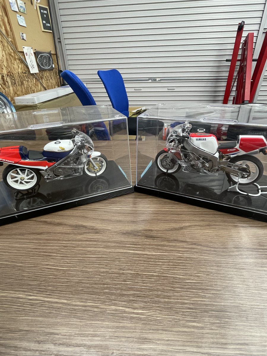 Kuina31903808's tweet photo. 前に作ったRC30と並べました
この時代のバイクはメーカーの特色が出てて好きです
#バイクプラモ
#タミヤ
#FZR750R
#VFR750 https://t.co/6zPuBLfvqL
