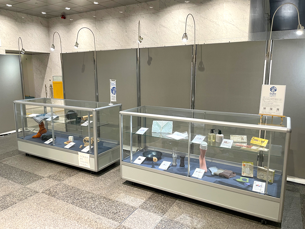 3dSox's tweet photo. 大阪府立中央図書館にて大阪製ブランド商品の展示会開催中★
#FOOTMAX の3DSOX「トレックモデルソルテーレ」を展示して頂いてます🧦
期間は3/5(木)まで！見るときっと欲しくなる、大阪で生まれた素敵な商品をぜひ展示会でご覧ください♪
(3/2月曜日は休館です。)
https://t.co/GWA5RThM4u https://t.co/bFqHwQmVI8