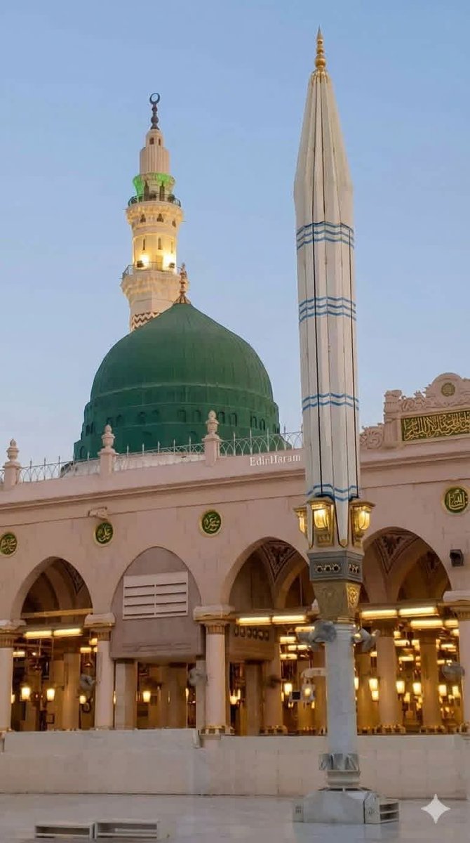 عکسِ جمالِ گُنبدِ خضرا تیرے احترام میں
اَشکوں سے میری آنکھ سدا بَا وضو رہی

(صلی اللہ علیہ وآلہ وسلم)

#قومی_زبان
RT 🔁💯👈🏻 
#TDR__now