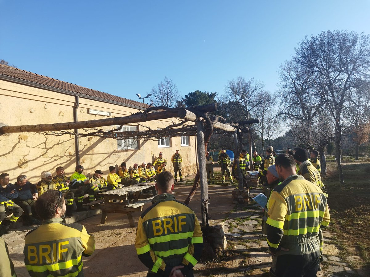 briftabuyo's tweet photo. #ELIF Rabanal+#AAMM .
Os dejamos algunas📸más de l #RxFire🔥
#GoodFire
Somos #BomberosForestales #BRIF de @mitecogob https://t.co/20eQx3RnYD