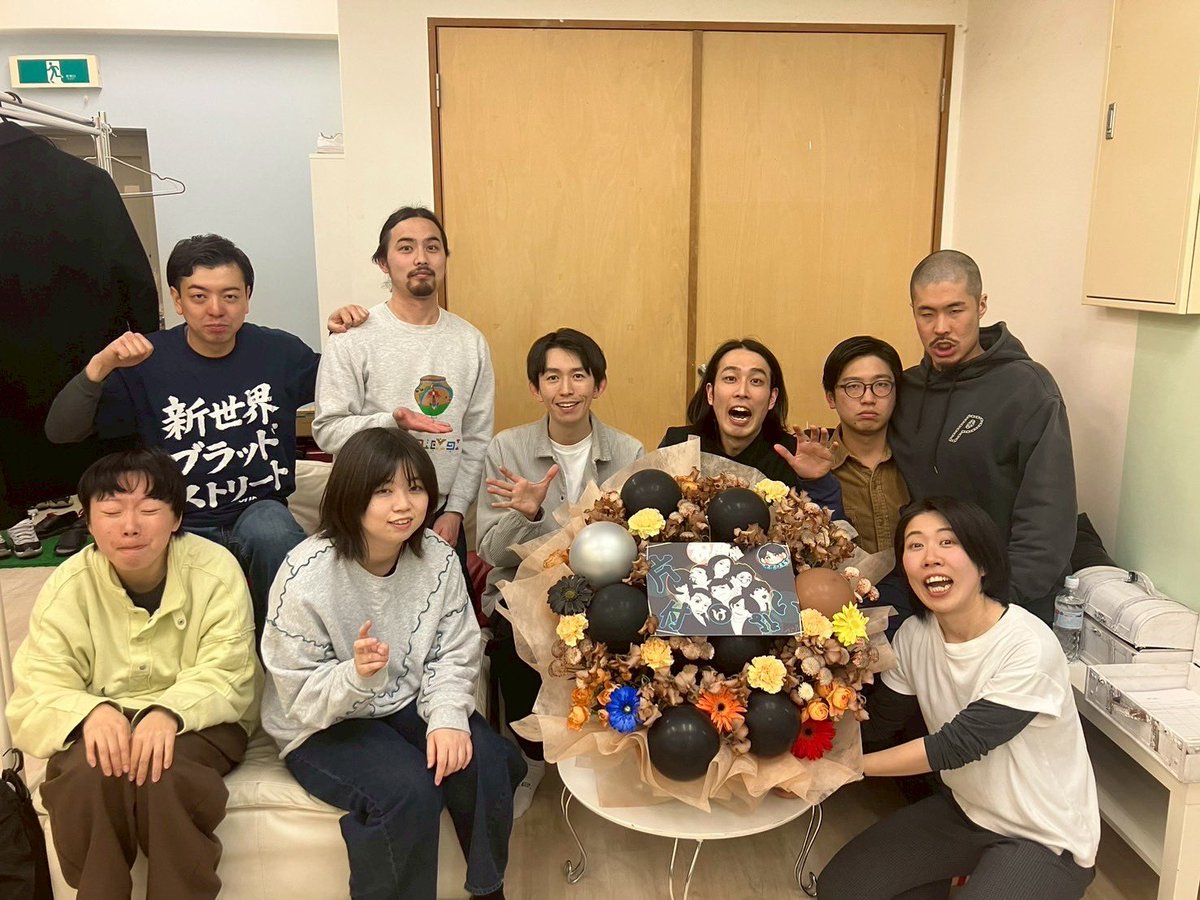 44skmtt's tweet photo. 昨日は『片付けない』でした
ありがとうございました
一瞬だけ僕もミケネ系として登場してしまうぐらい白熱したライブでした
またおこしやす⛩️ https://t.co/o53pKiwRMX