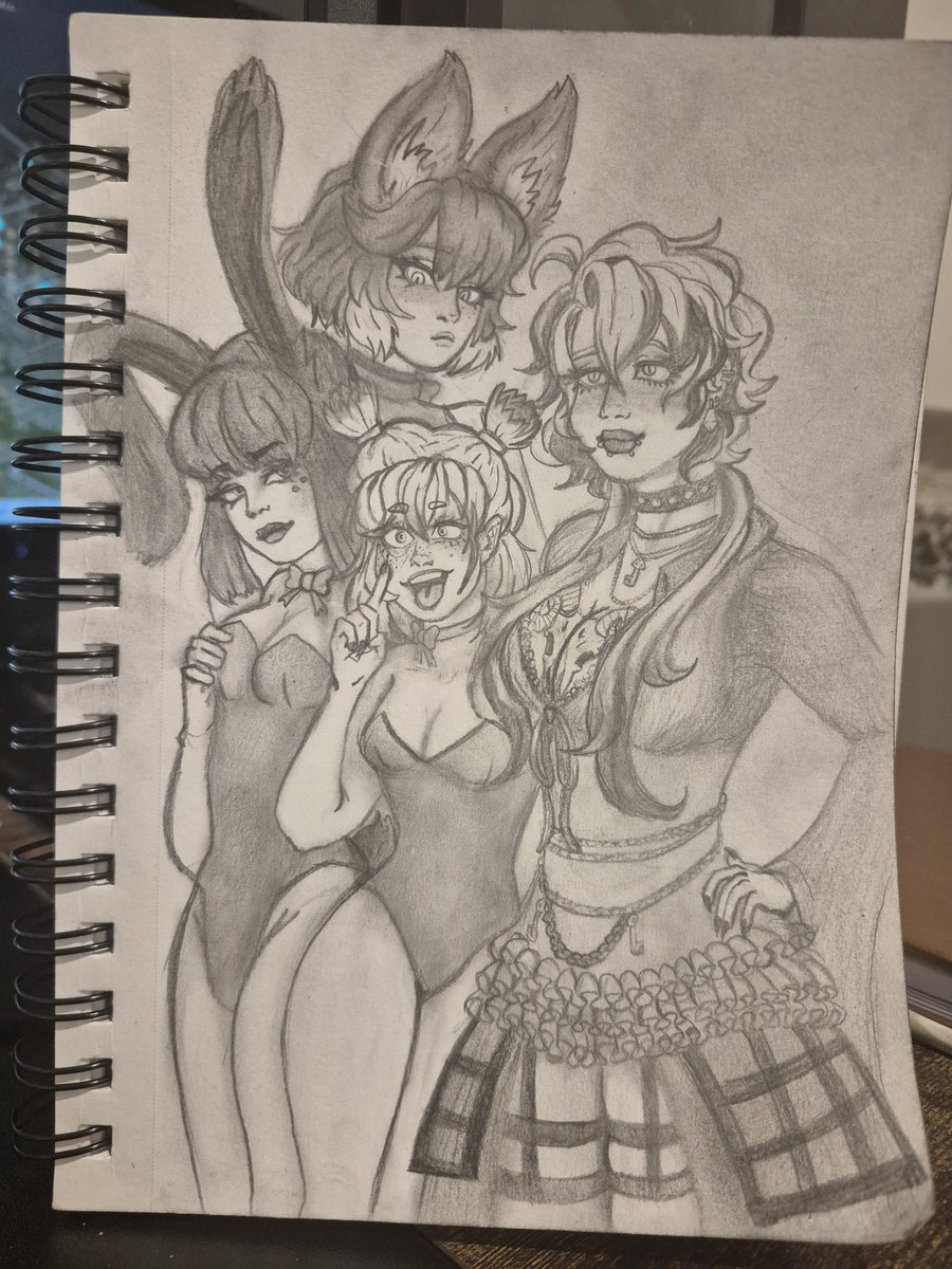 DruggieKitty's tweet photo. Ms madusa and her girls ♡♡♡
Rebecca (bunny) May(tallest) and Roxie (shortest) https://t.co/NSwjG7wdYV