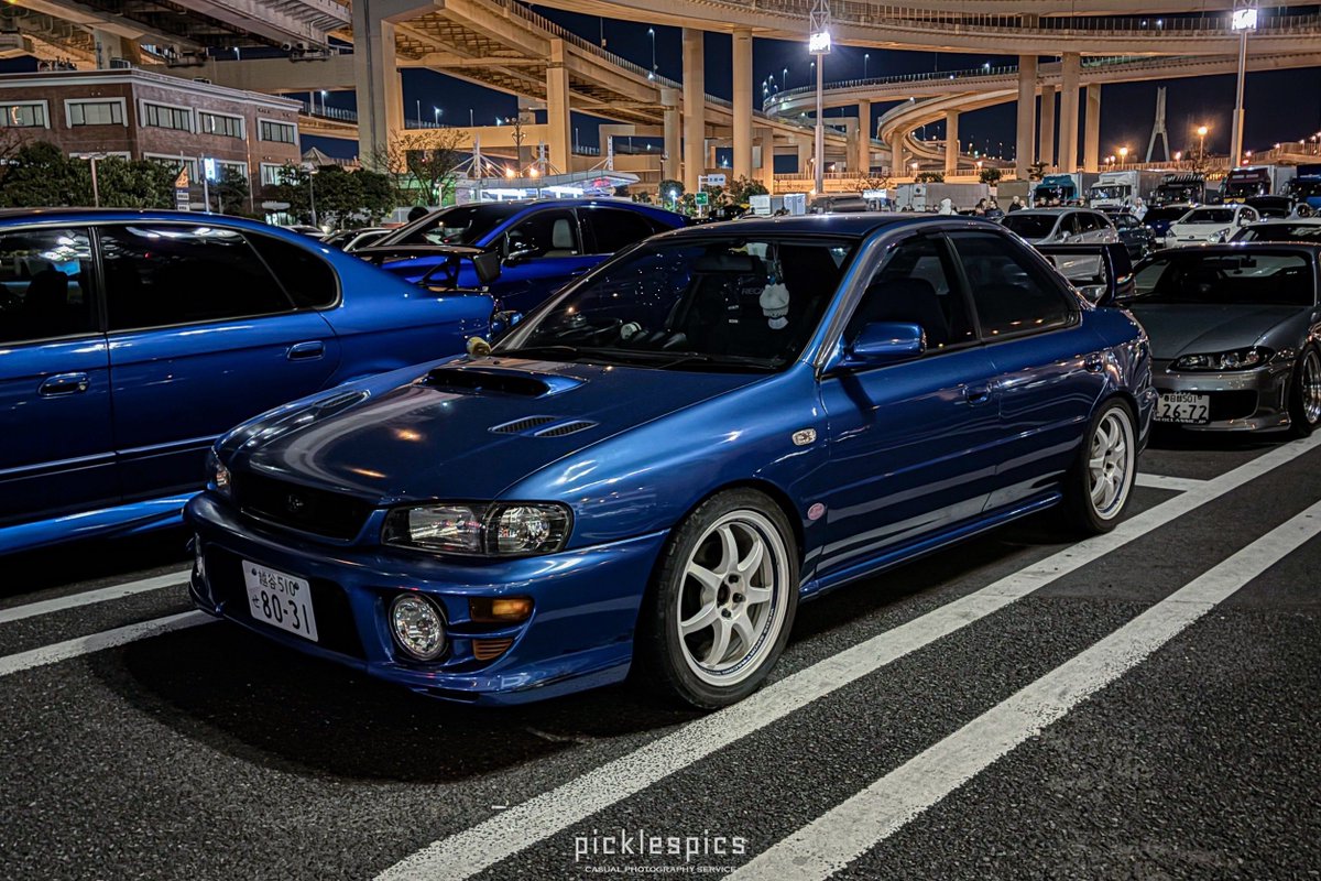 よるね tweet media