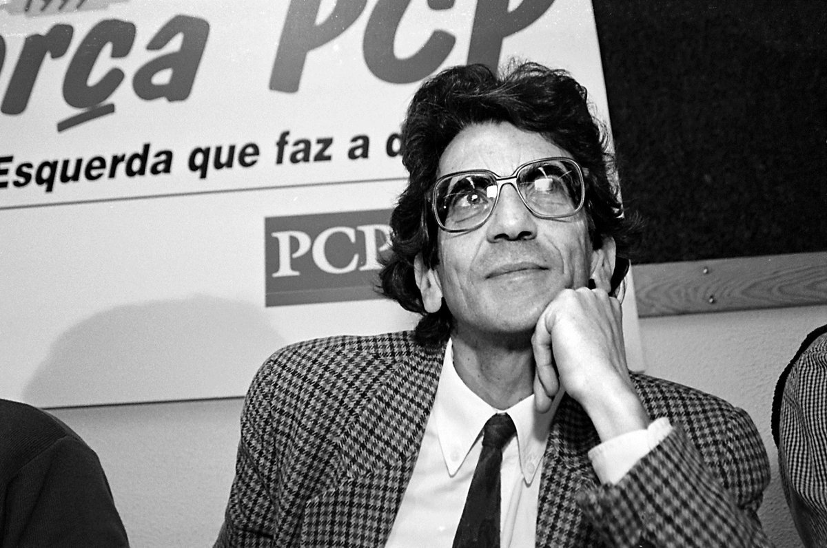 blogoval's tweet photo. Marcelo não foi, nunca seria, e não representou todos os portugueses. No dia da morte de Vitor Dias, a @presidencia esqueceu-se, outra vez, de um português que esteve enquanto político na defesa da democracia em Portugal https://t.co/MArAnf4Cln